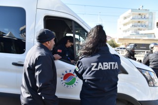 Kepez’de çifte denetim; seyyar satıcı ve dilencilere operasyon 