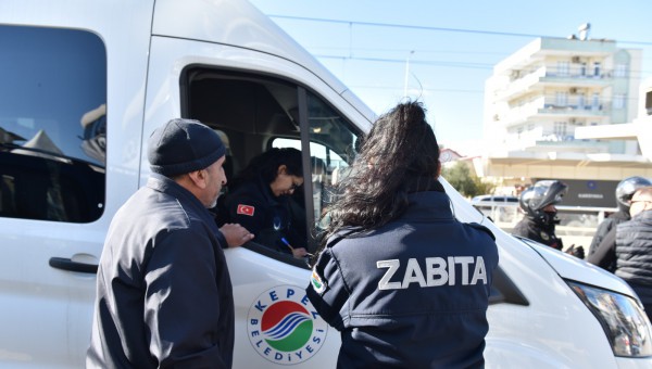 Kepez’de çifte denetim; seyyar satıcı ve dilencilere operasyon  