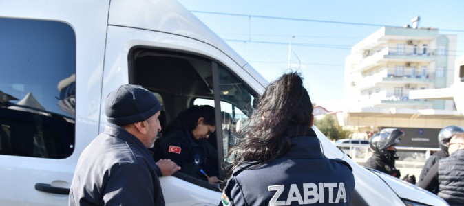 Kepez’de çifte denetim; seyyar satıcı ve dilencilere operasyon 