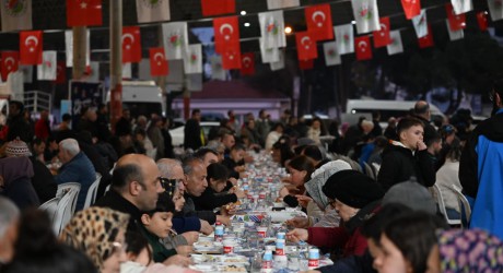 Kepez’de Ramazan bereketi: İftar sofraları kuruldu, lokmalar dağıtıldı
