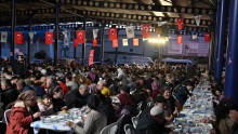 Kocagöz’den iftar yemeğinde mahalleye müjde!
