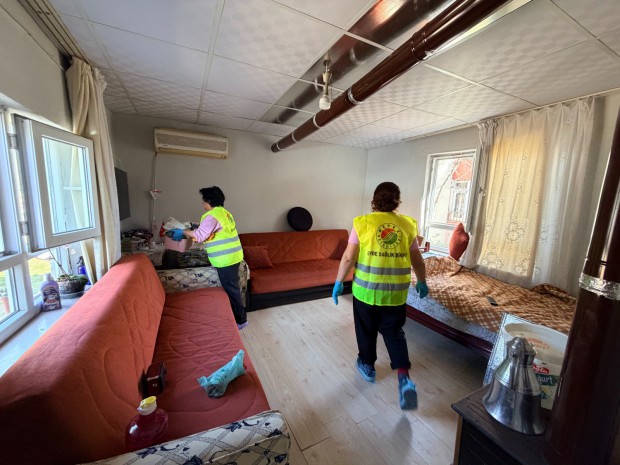 Kepez’den şehit ve gazi evlerinde bayram temizliği