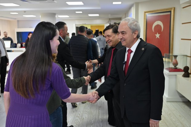 Kepez’de bayram sevinci personelle paylaşıldı