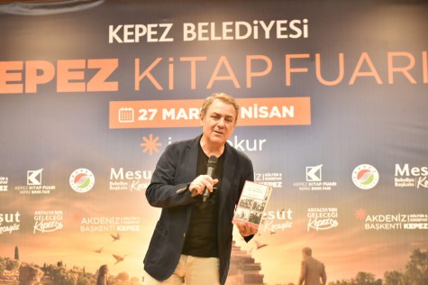Tarihçi yazar Sinan Meydan, Kepez Kitap Fuarı’nda ‘Atatürk’ün Mirası Laik Cumhuriyet’i anlattı