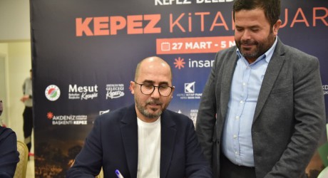 Kepez Kitap Fuarı’nda Yazar Hacı Yusuf Sayın, Zengibar’ın  Gölgesi’ni tanıttı, gelirini köy okuluna bağışladı