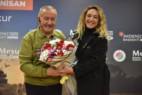 Şair Şükrü Erbaş, Kepez Kitap Fuarı’nda şiir üzerine konuştu