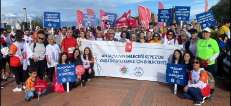 Kepez Gönüllüleri “Yaşlı Dostu Kepez” için koştu