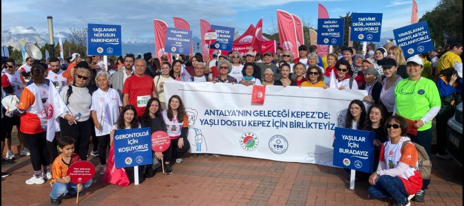 Kepez Gönüllüleri “Yaşlı Dostu Kepez” için koştu