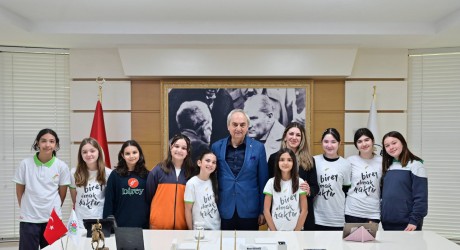 Kocagöz, öğrencilerin projelerini dinledi