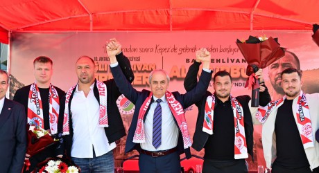 Yağlı güreşlerin efsane ismi Ali Gürbüz Kepez’de