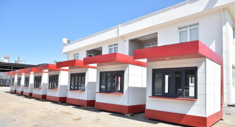 Kepez’e kırmızı-beyaz modern ekmek büfeleri