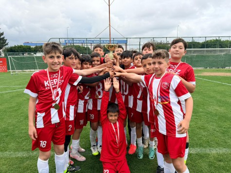 Kepez’de minik kramponlar kupalarını aldı