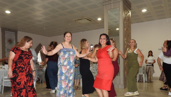 Kepez’de kadınlara moral dolu matine 