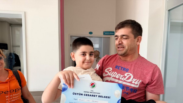 Kocagöz, sünnet olan çocukları “Üstün Cesaret Belgesi’ ile ödüllendirdi 