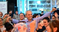 Kocagöz, kadınların matine coşkusuna ortak oldu