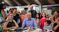 Kocagöz, kadınların matine coşkusuna ortak oldu