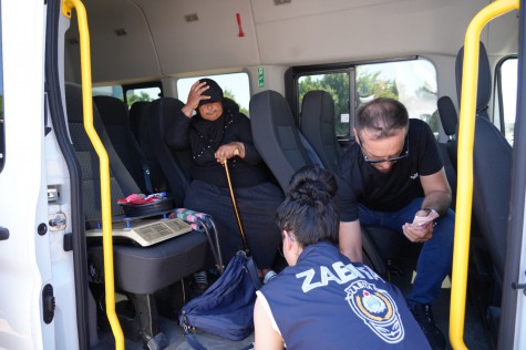Kepez’de dilencilere zabıta operasyonu