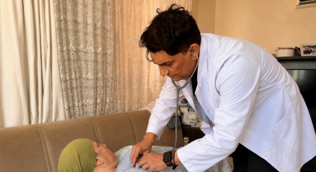 Kepez, evde sağlık hizmetleriyle gönüllere dokunuyor