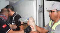 Kepez’de gıda deposuna denetim:  152 kilo et ve 20 bidon turşuya el konuldu  