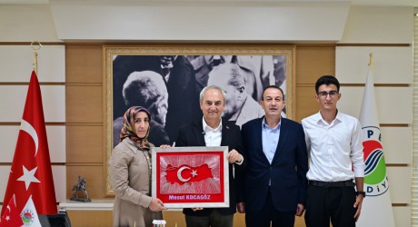 Kepez’in gururu Serhat’a Kocagöz’den burs desteği