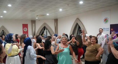 Kepez’de Kadınlar Matinesi ile  eğlence dolu buluşma