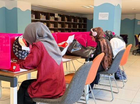 Varsak Kütüphanesi gençlere modern ve sesiz bir çalışma ortamı sunuyor