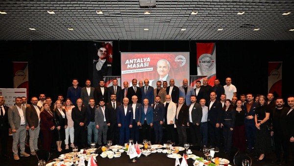 Kocagöz, Kepez’i ANTİAD’da anlattı; “Antalya’nın Geleceği Kepez” dedi 
