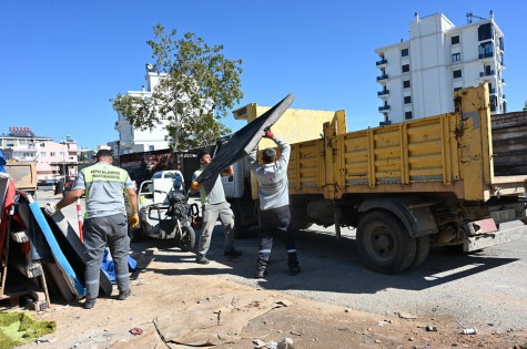 Kepez’de temizlik seferberliği: Aydoğmuş’ta 30 kamyon atık kaldırıldı