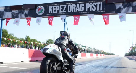 Kepezde motodrag yarışları büyük heyecanla sürüyor