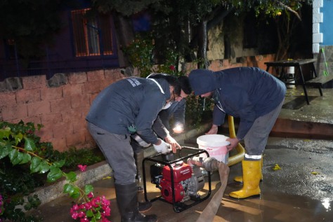 Kepez’de Yağmur Suları Kontrol Altında: 7/24 Kesintisiz Saha Nöbeti!
