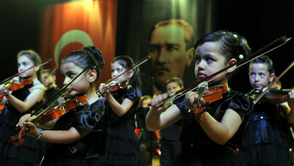 Minicik yüreklerden büyük konser 